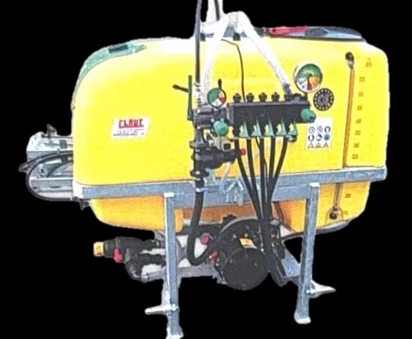 Polverizzatori portati Claut, versione a barra meccanica vista da dietro: serbatoio giallo, distributore con manometri e pompa sul telaio zincato